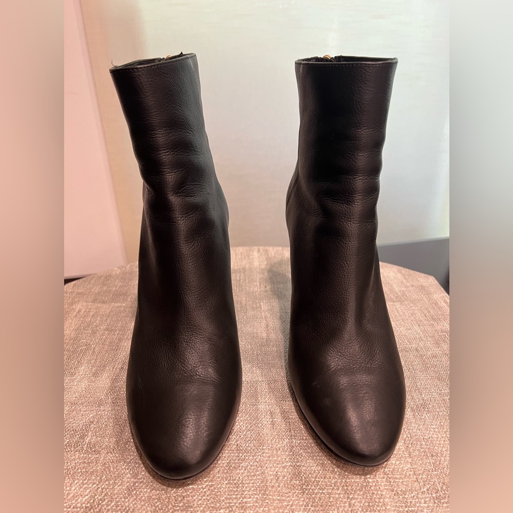 Jimmy Choo Black leather ankle boot. Size 40.5